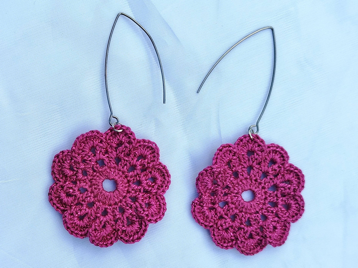 Boucle d'oreille, Médaillon floral