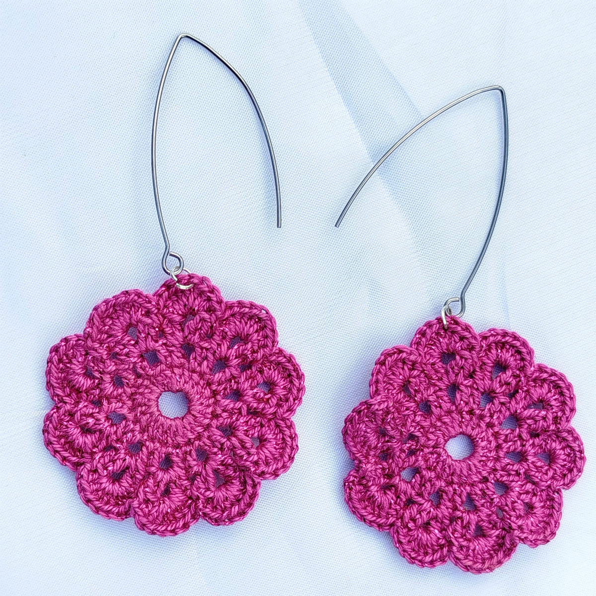 Boucle d'oreille, Médaillon floral