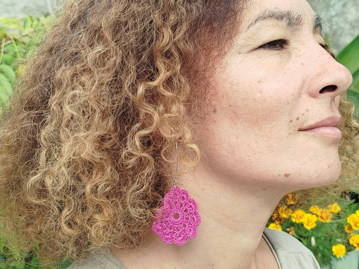 Boucle d'oreille, Médaillon floral