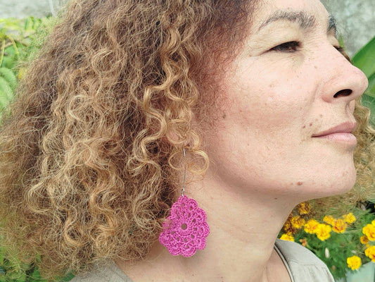 Boucle d'oreille, Médaillon floral
