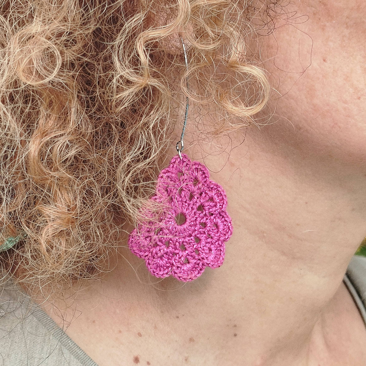 Boucle d'oreille, Médaillon floral