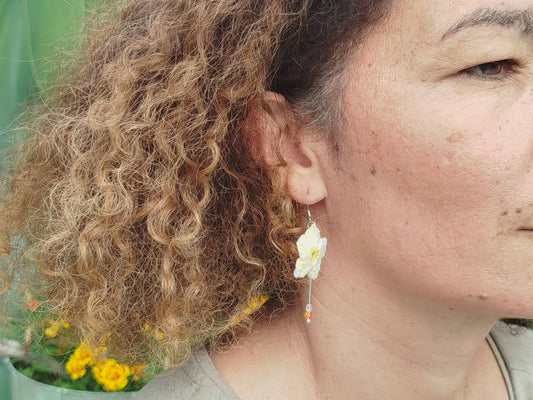 Boucle d'oreille, Fleur suspendue