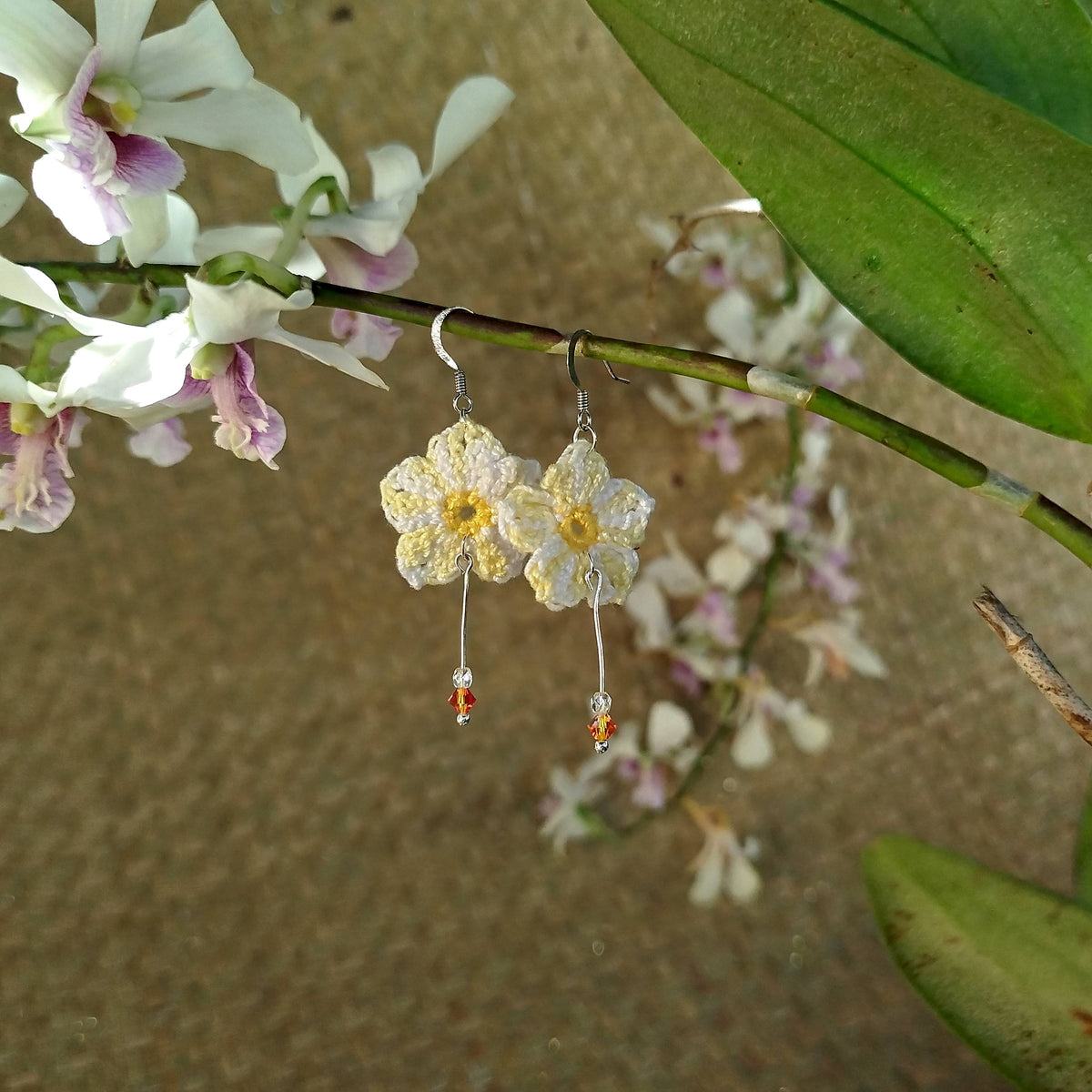 Boucle d'oreille, Fleur suspendue