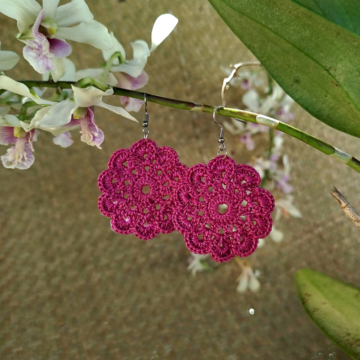 Boucle d'oreille, Médaillon floral