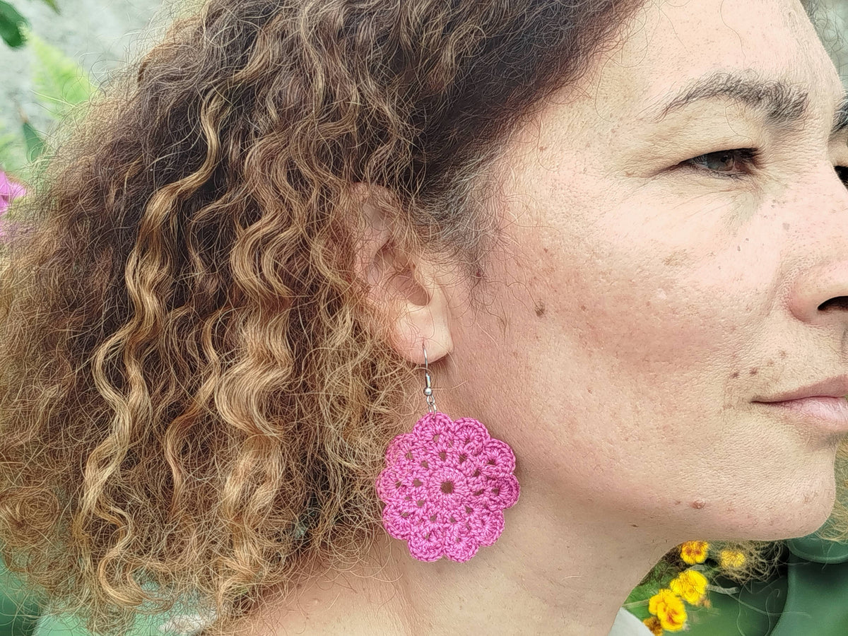 Boucle d'oreille, Médaillon floral