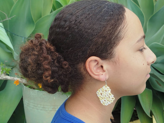 Boucle d'oreille, Carré ajouré