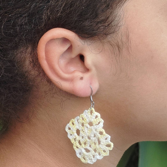Boucle d'oreille, Carré ajouré
