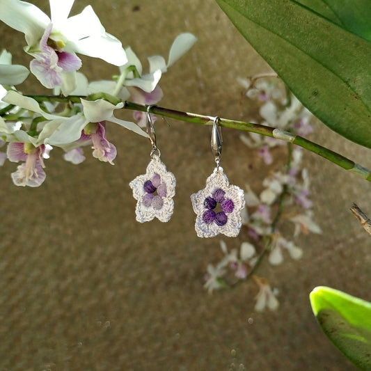 Boucle d'oreille, violette