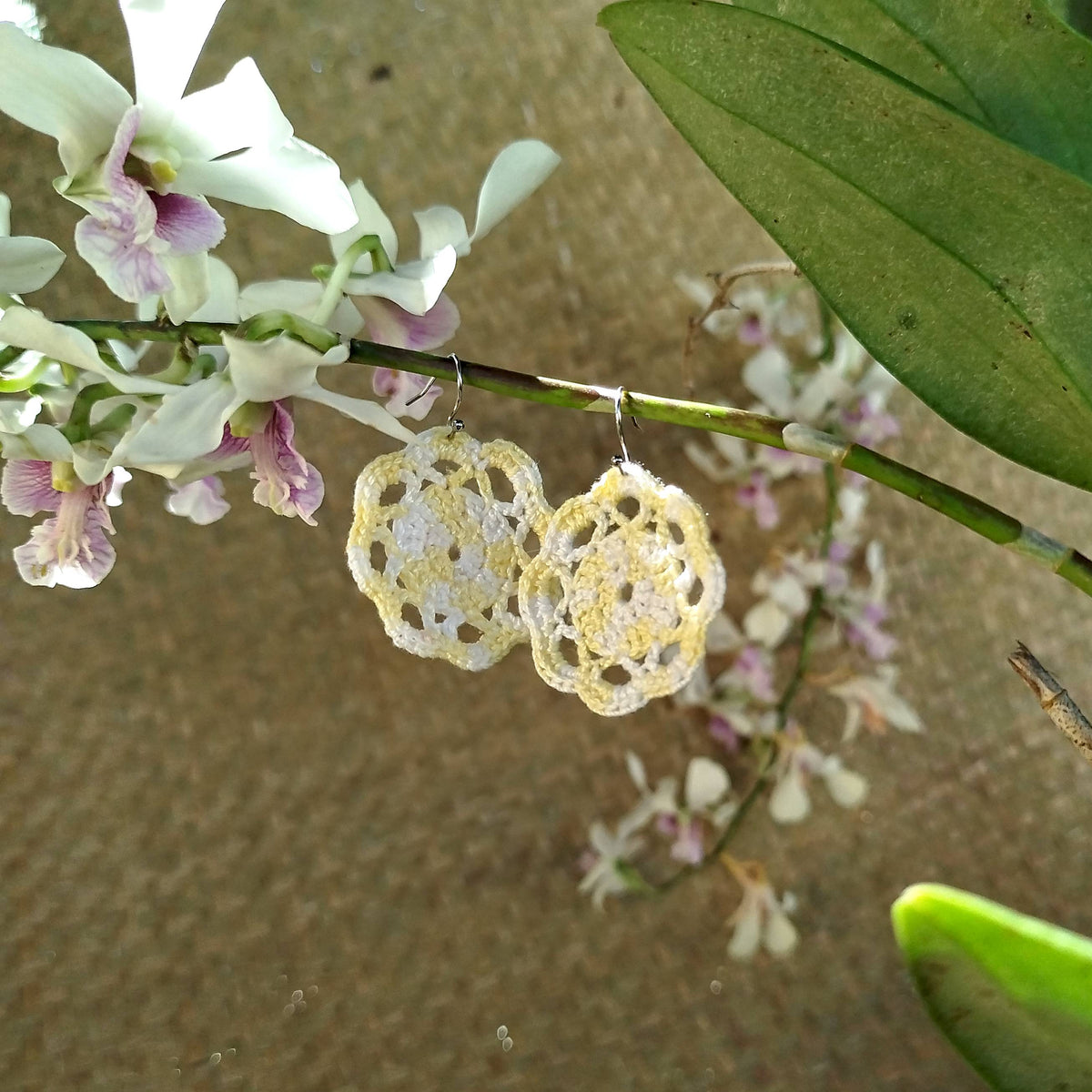 Boucle d'oreille, Médaillon rond ajouré