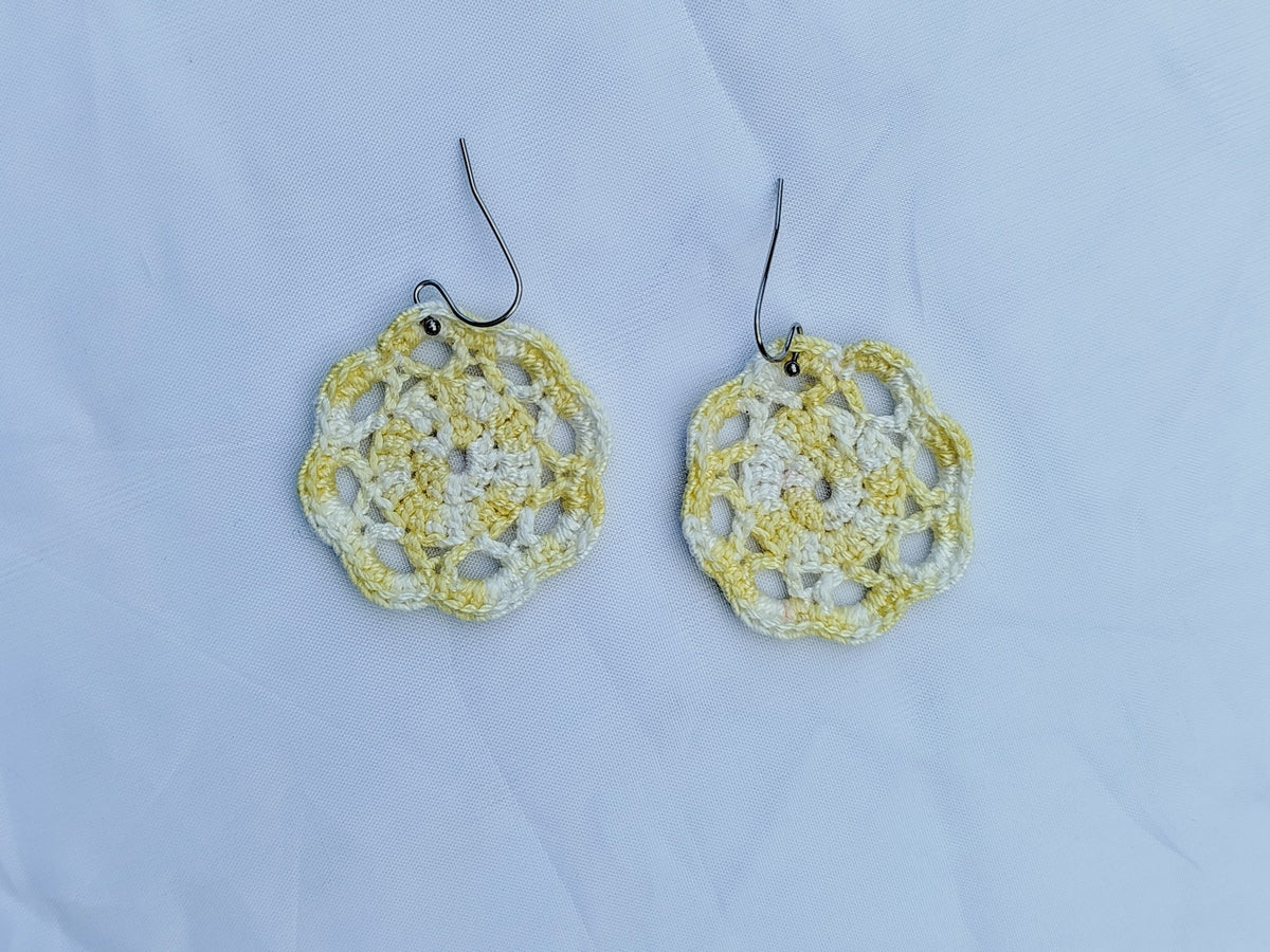 Boucle d'oreille, Médaillon rond ajouré
