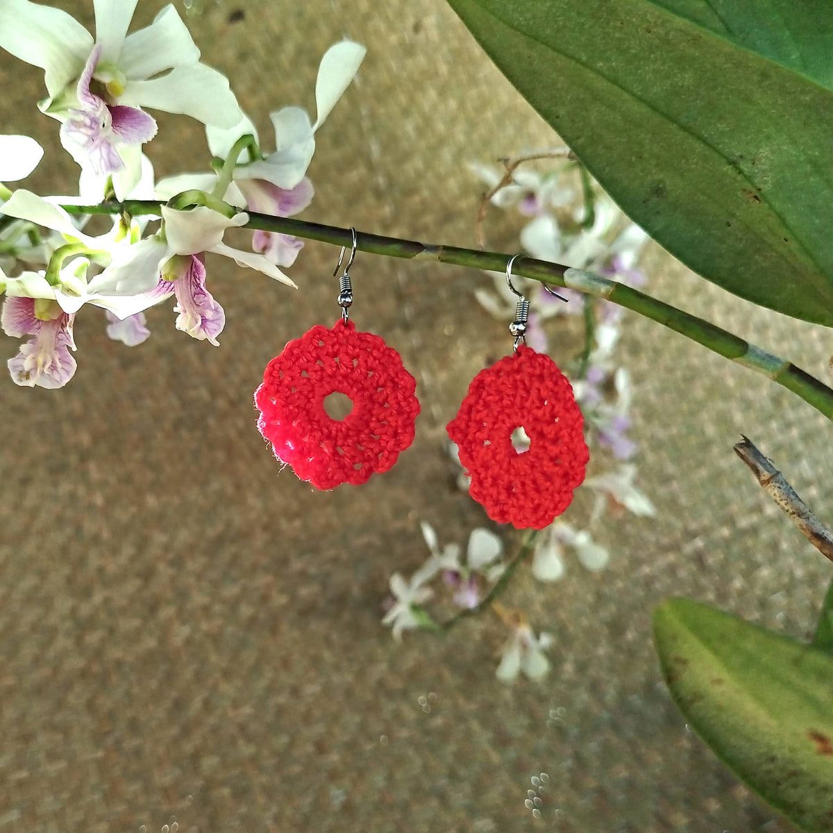 Boucle d'oreille, Médaillon rond ajouré