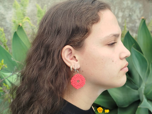 Boucle d'oreille, Médaillon rond ajouré