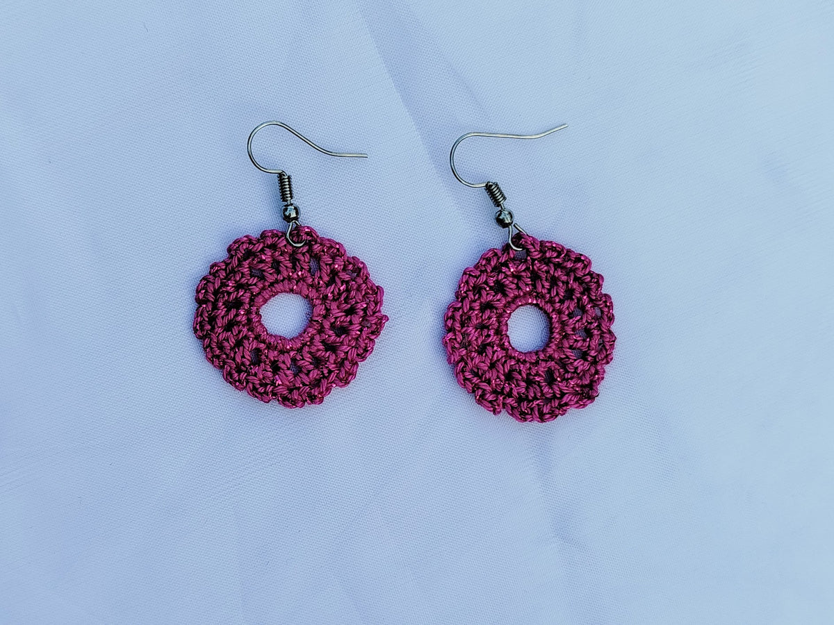 Boucle d'oreille, Médaillon rond ajouré
