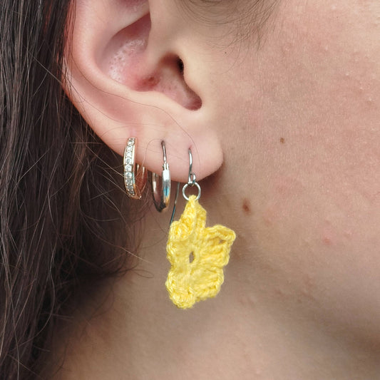 Boucle d'oreille,  Bouton d'or
