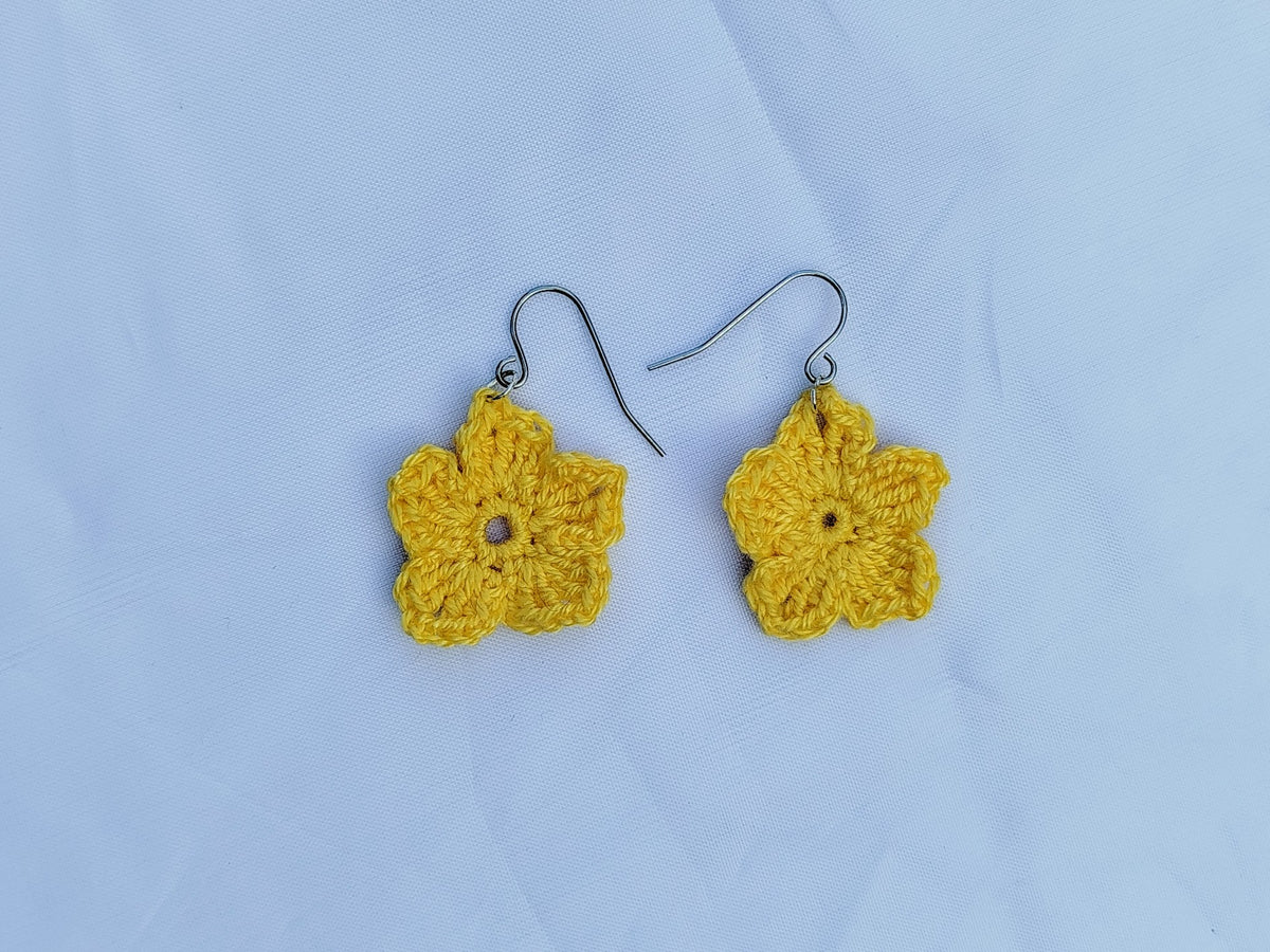 Boucle d'oreille,  Bouton d'or