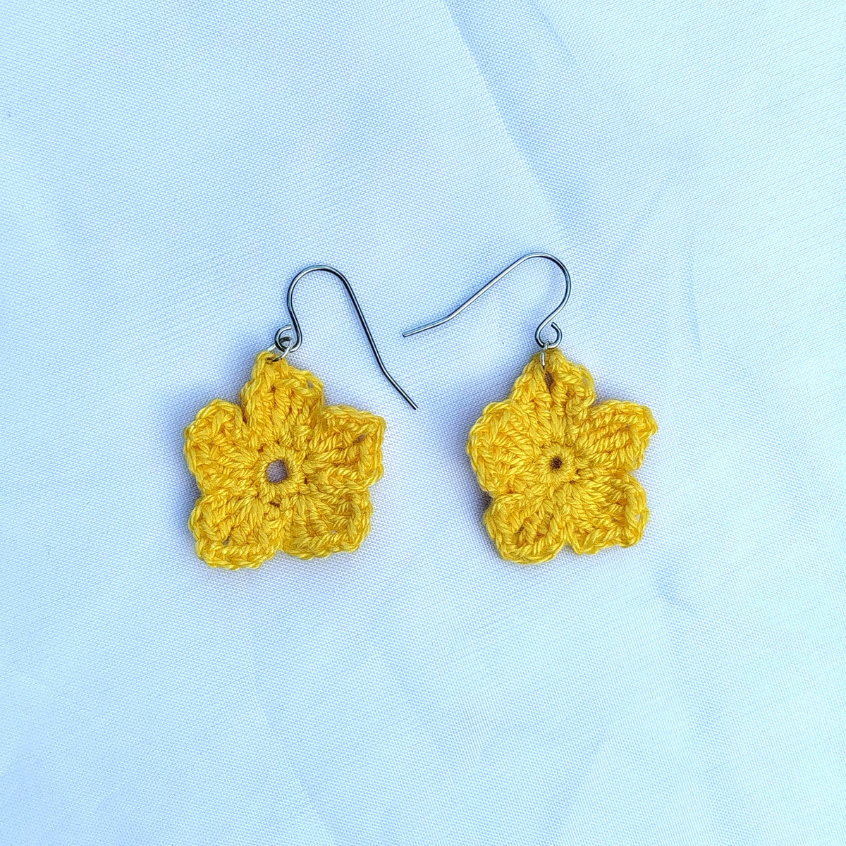 Boucle d'oreille,  Bouton d'or