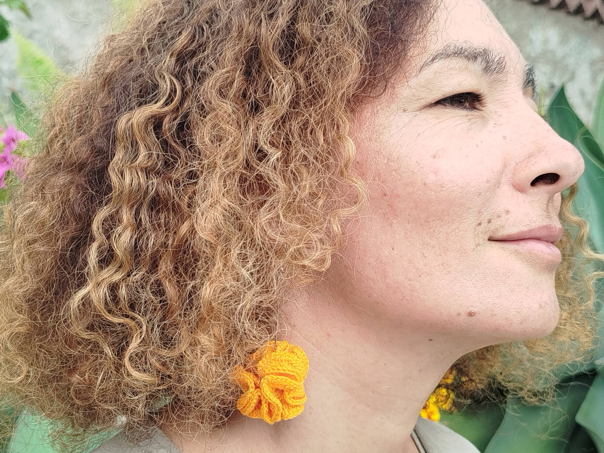 Boucle d'oreille, œillet malbar orange