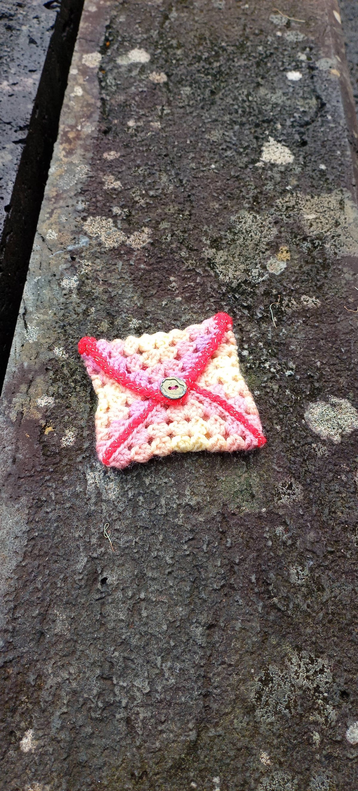 Petite pochette pastelle carrée à bouton