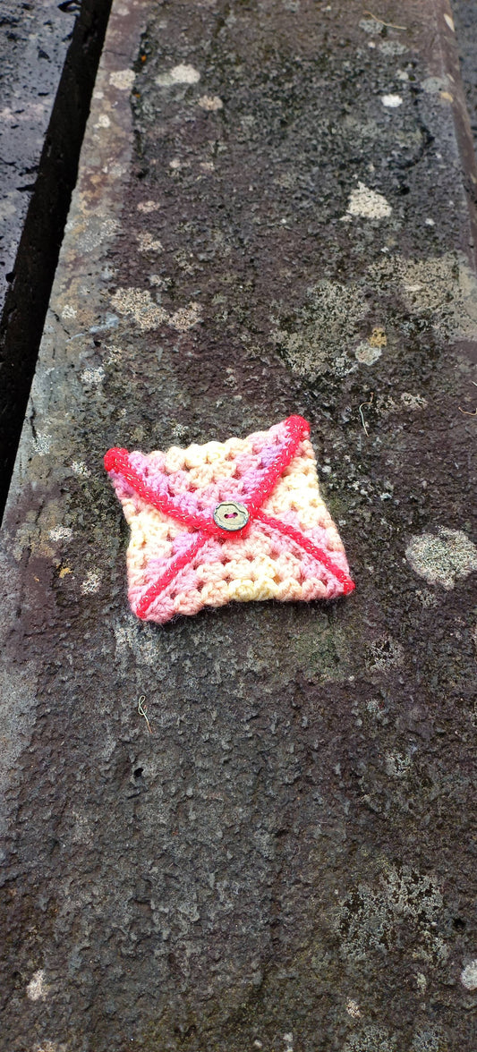 Petite pochette pastelle carrée à bouton